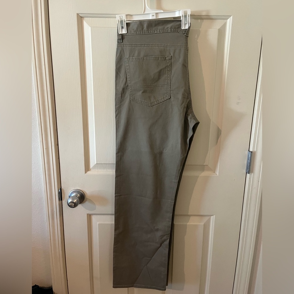 Kirkland Signature Men's Pants - Olive Green - Picture 2 of 4